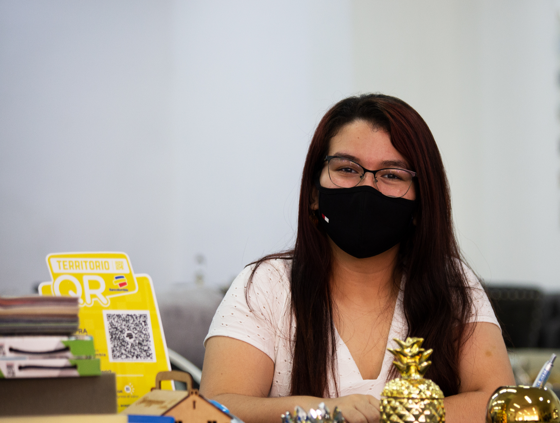 Trabajadora de la mueblería El Punto del Mueble y Hogar